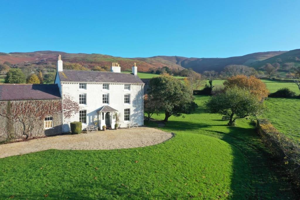 Georgian Country House -Panoramic Views -Sleeps 12 Ruthin Exteriör bild
