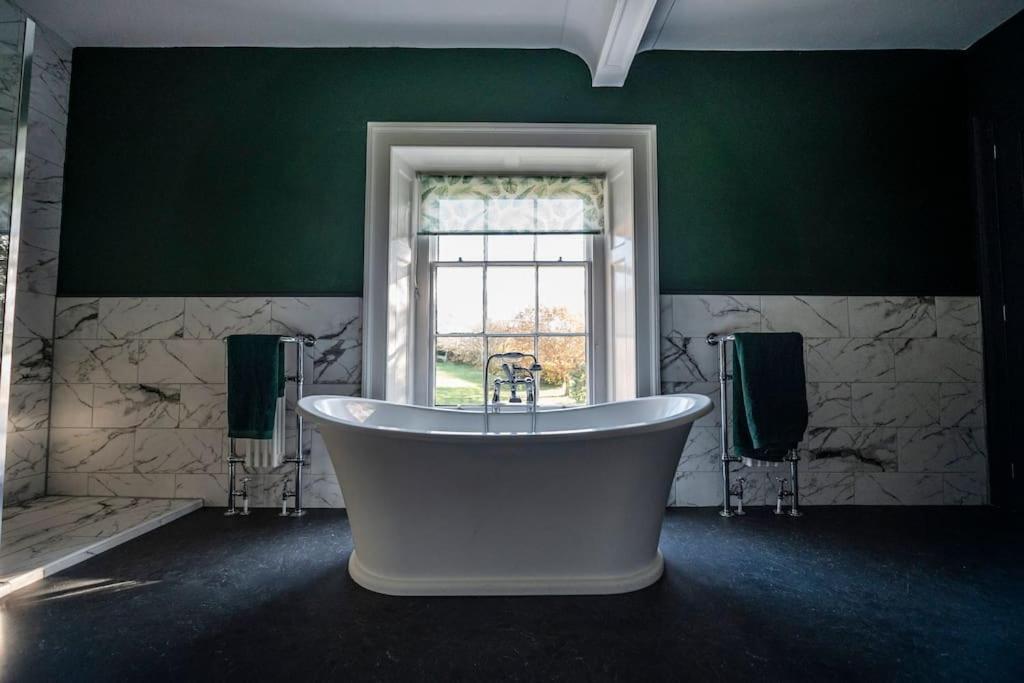 Georgian Country House -Panoramic Views -Sleeps 12 Ruthin Exteriör bild