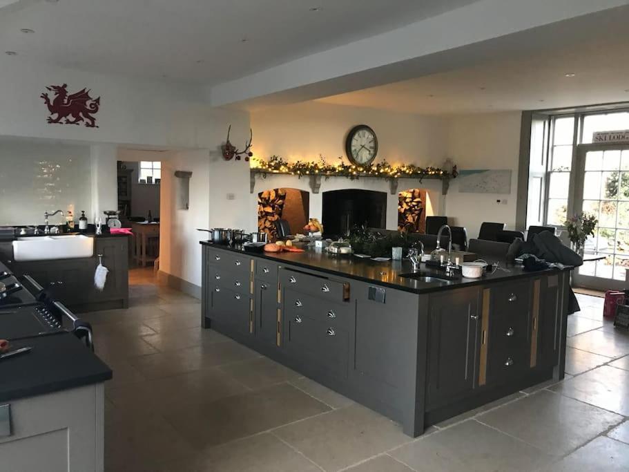 Georgian Country House -Panoramic Views -Sleeps 12 Ruthin Exteriör bild