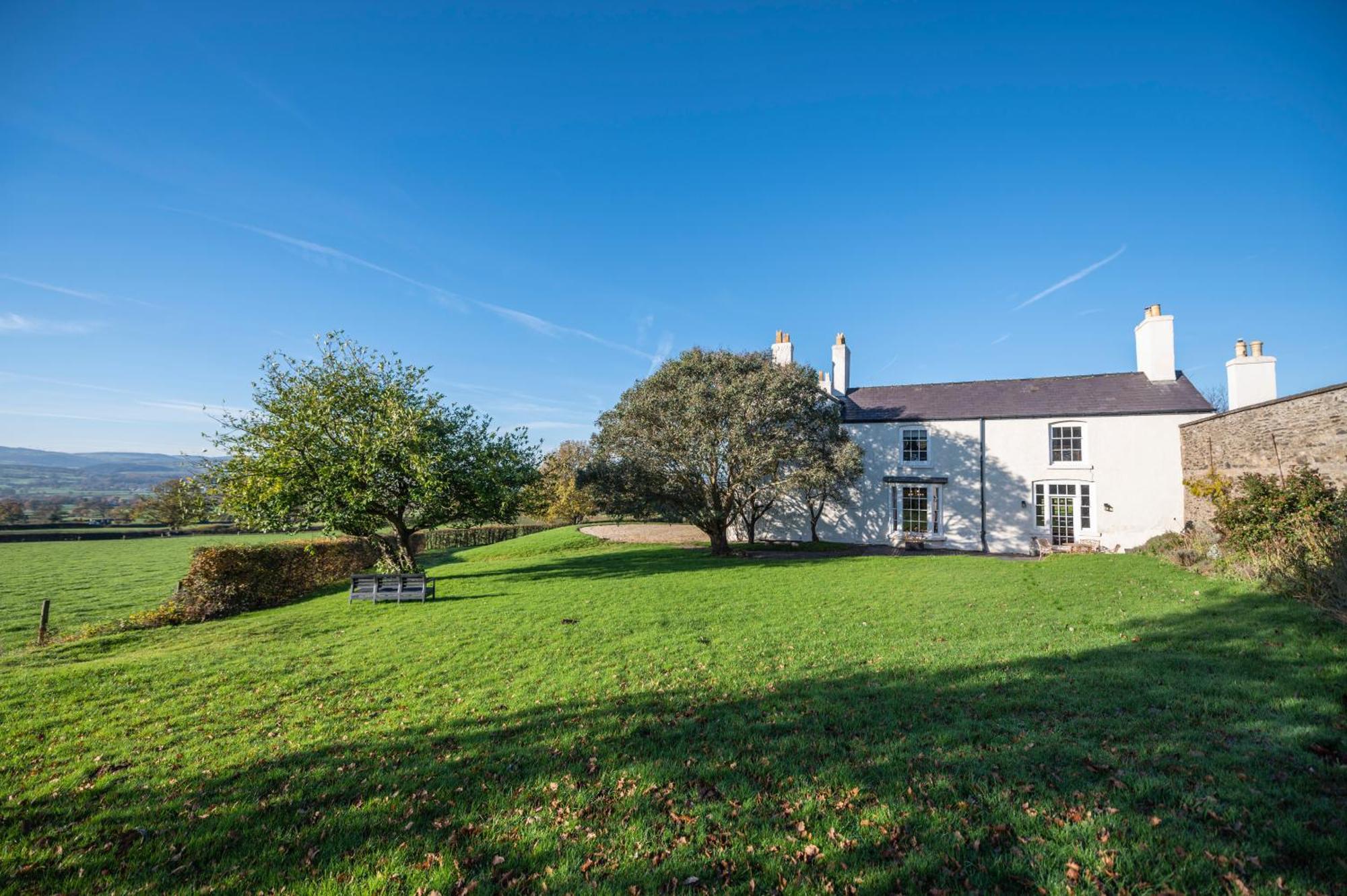 Georgian Country House -Panoramic Views -Sleeps 12 Ruthin Exteriör bild